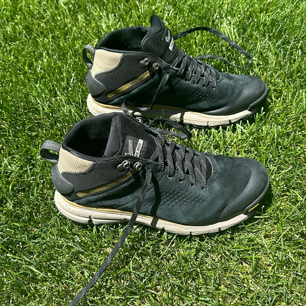 Danner boots. Trail 2650 Mid GTX. Black suede. Slightly worn.